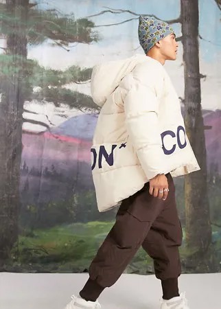 Дутая oversized-куртка цвета экрю с капюшоном и принтом COLLUSION Unisex-Белый