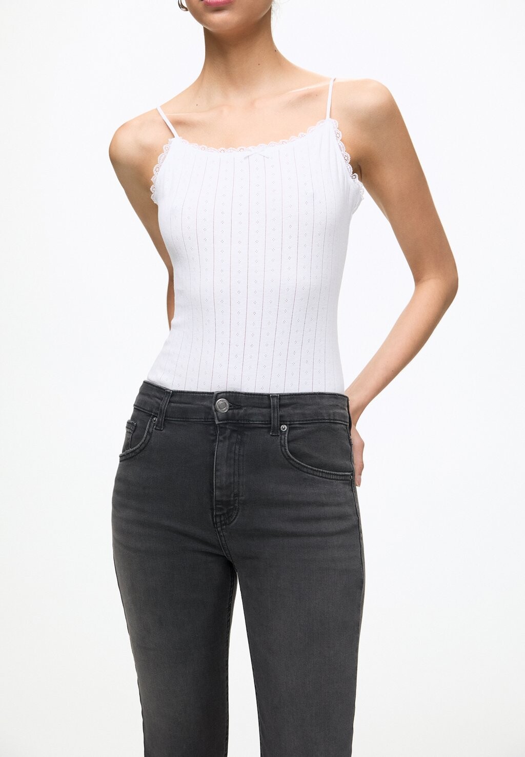 Джинсовые шорты MID-RISE CAPRI PULL&BEAR, черный