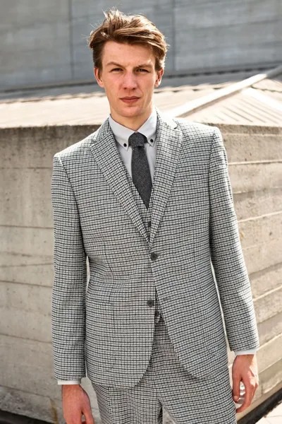 Костюм в ломаную клетку с пиджаком Next, серый