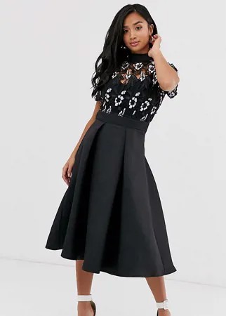 Короткое приталенное платье с вышивкой Little Mistress Petite-Черный