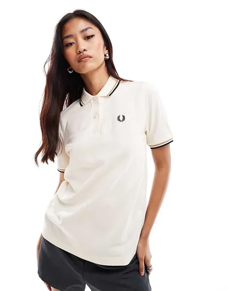 Fred Perry — белая рубашка-поло с двойным подолом