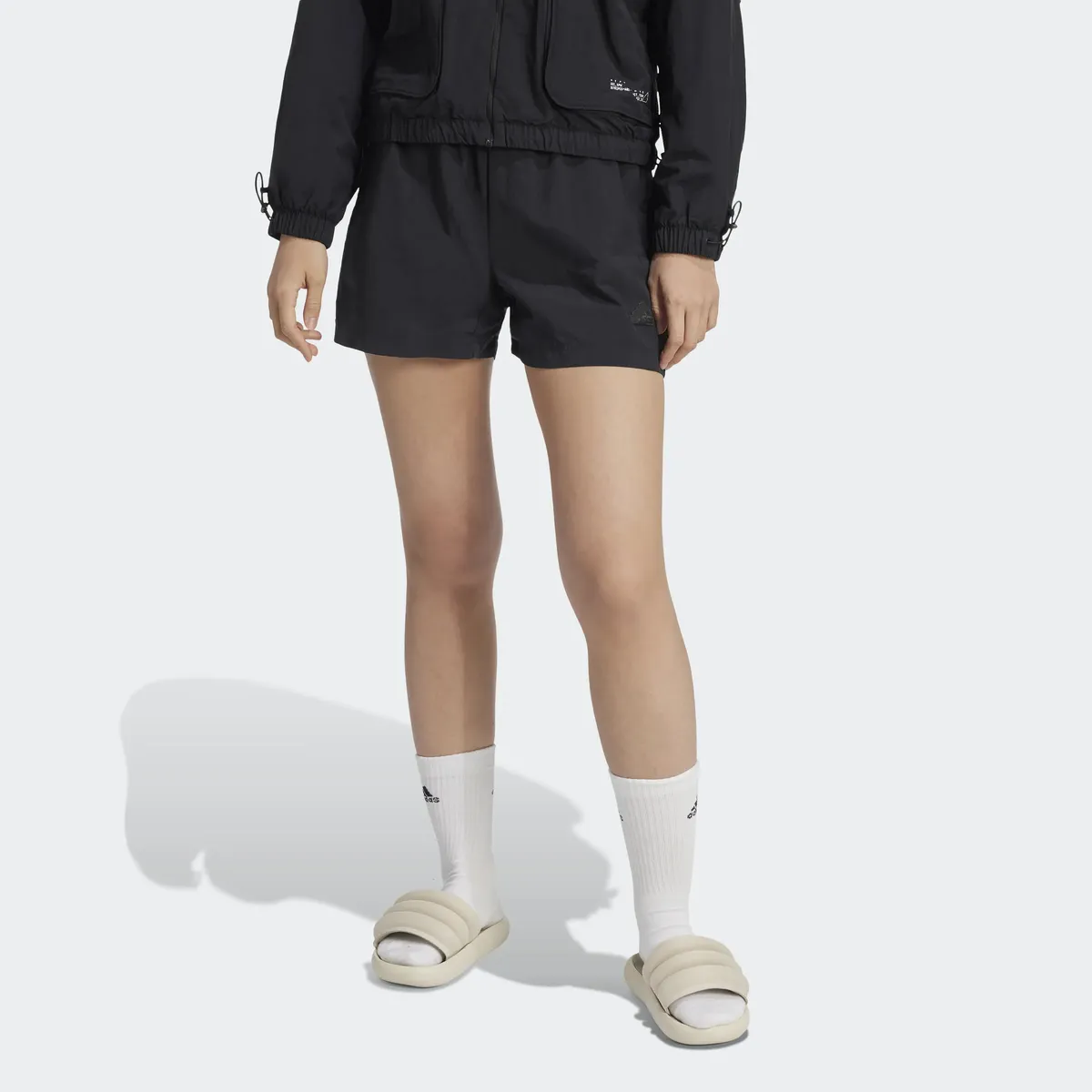 Спортивные шорты adidas 