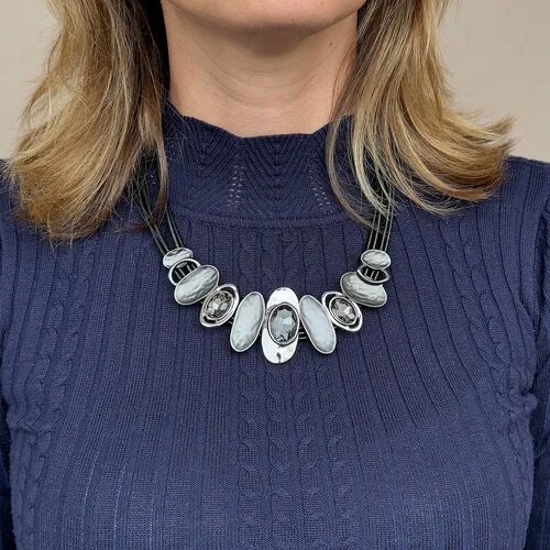 Колье, металл, кристалл, длина 47 см, серебряный, серый, оранжевый