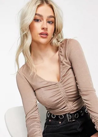 Серовато-бежевый лонгслив с V-образным вырезом и оборками Topshop Petite-Нейтральный