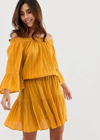 Ярусный сарафан мини горчичного цвета с открытыми плечами ASOS DESIGN-Желтый