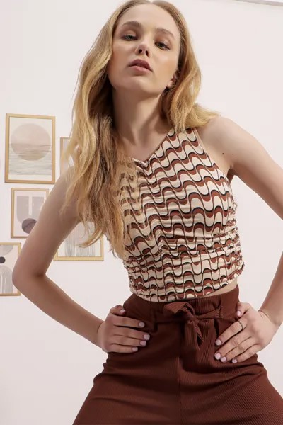 Женская укороченная блузка цвета песочного цвета со сборкой сзади и V-образным вырезом на подкладке Trend Alaçatı Stili, разноцветный