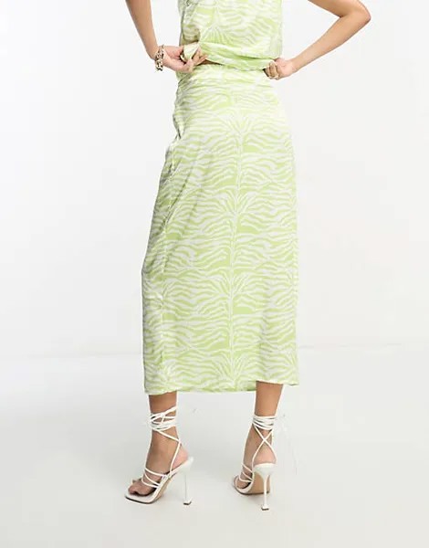 Атласная юбка-комбинация миди In The Style с лаймовым принтом и завитками