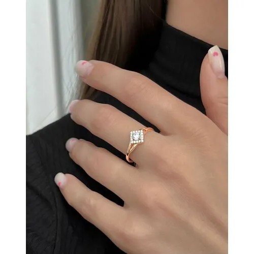 Кольцо Trade Jewelry из серебра 925 пробы (покрытие золото 585) с голубым топазом и белыми фианитами