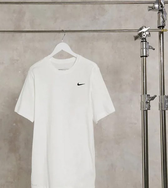 Белая футболка с логотипом-галочкой Nike Training Tall-Белый