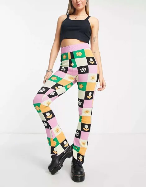 Вязаные расклешенные брюки Heartbreak с цветочным принтом в стиле пэчворк