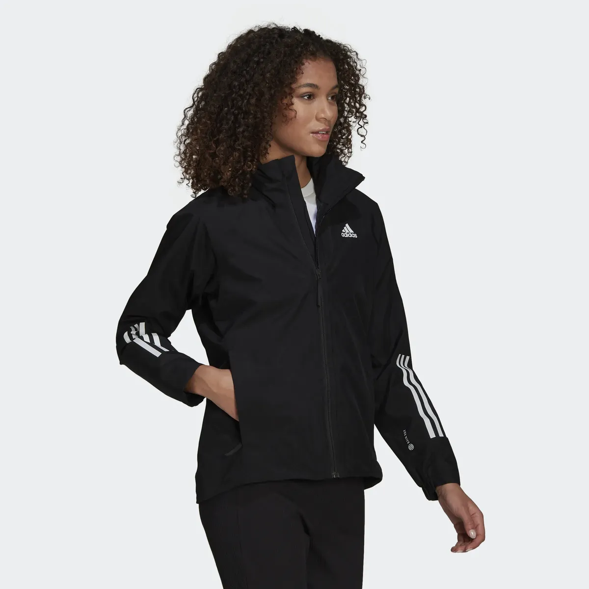 Спортивная куртка adidas для активного отдыха 