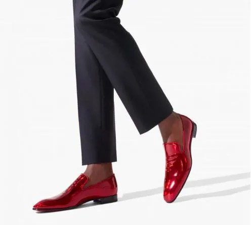 Мужские блестящие кожаные туфли, красные однотонные повседневные Мокасины на плоской подошве с квадратным носком, без застежки, для улицы, для весны,