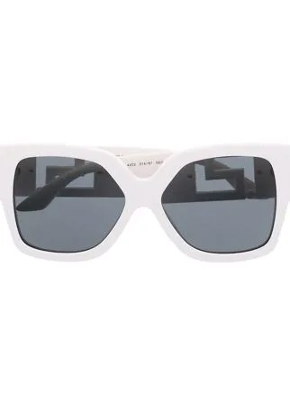 Versace Eyewear солнцезащитные очки в массивной оправе с декором Greca