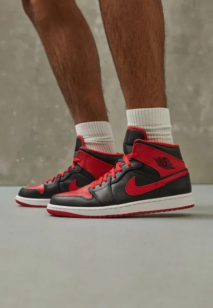 Высокие кроссовки Jordan Air Jordan 1, черный / огненно-красный