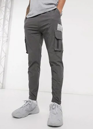Темно-серые джоггеры карго с накладными карманами от комплекта из слегка мятой ткани Mauvais-Серый