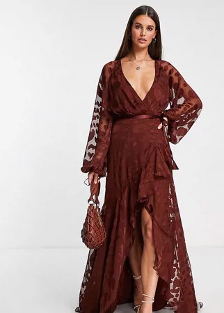 Атласное платье макси с жаккардовым узором в горошек, запахом и поясом на талии ASOS DESIGN Tall-Коричневый цвет