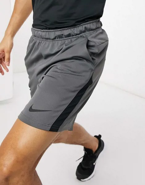 Серые шорты Nike Training-Серый