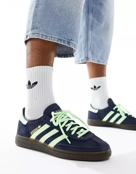 Кроссовки adidas Originals Handball Spezial чернильно-синего и салатового цвета на резиновой подошве