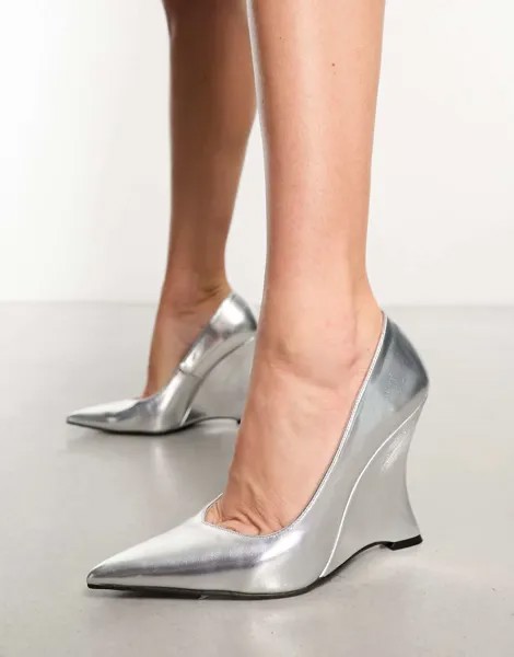 Туфли на угловатом каблуке Public Desire Betty серебристого цвета металлик