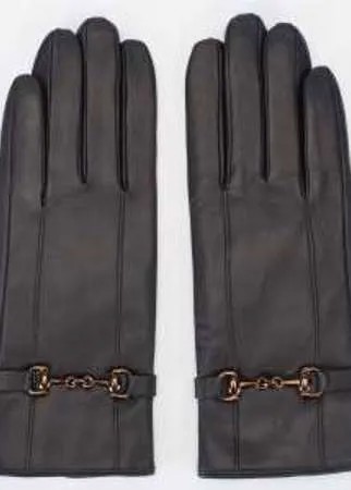 Черные кожаные перчатки с комбинированной подкладкой из шерсти и текстиля. Аксессуар премиальной линии ALLA PUGACHOVA украшен металлической фурнитурой по краю манжета.