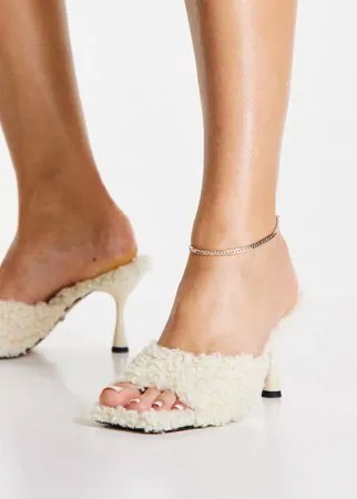 Кремовые мюли из искусственной овчины Topshop Romance-Белый