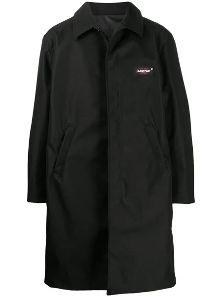 UNDERCOVER пальто с карманом сзади из коллаборации с Eastpak