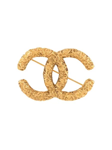 Chanel Pre-Owned фактурная брошь 1993-го года с логотипом CC