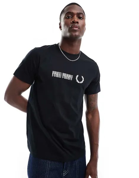 Fred Perry — черная футболка с разделенным логотипом