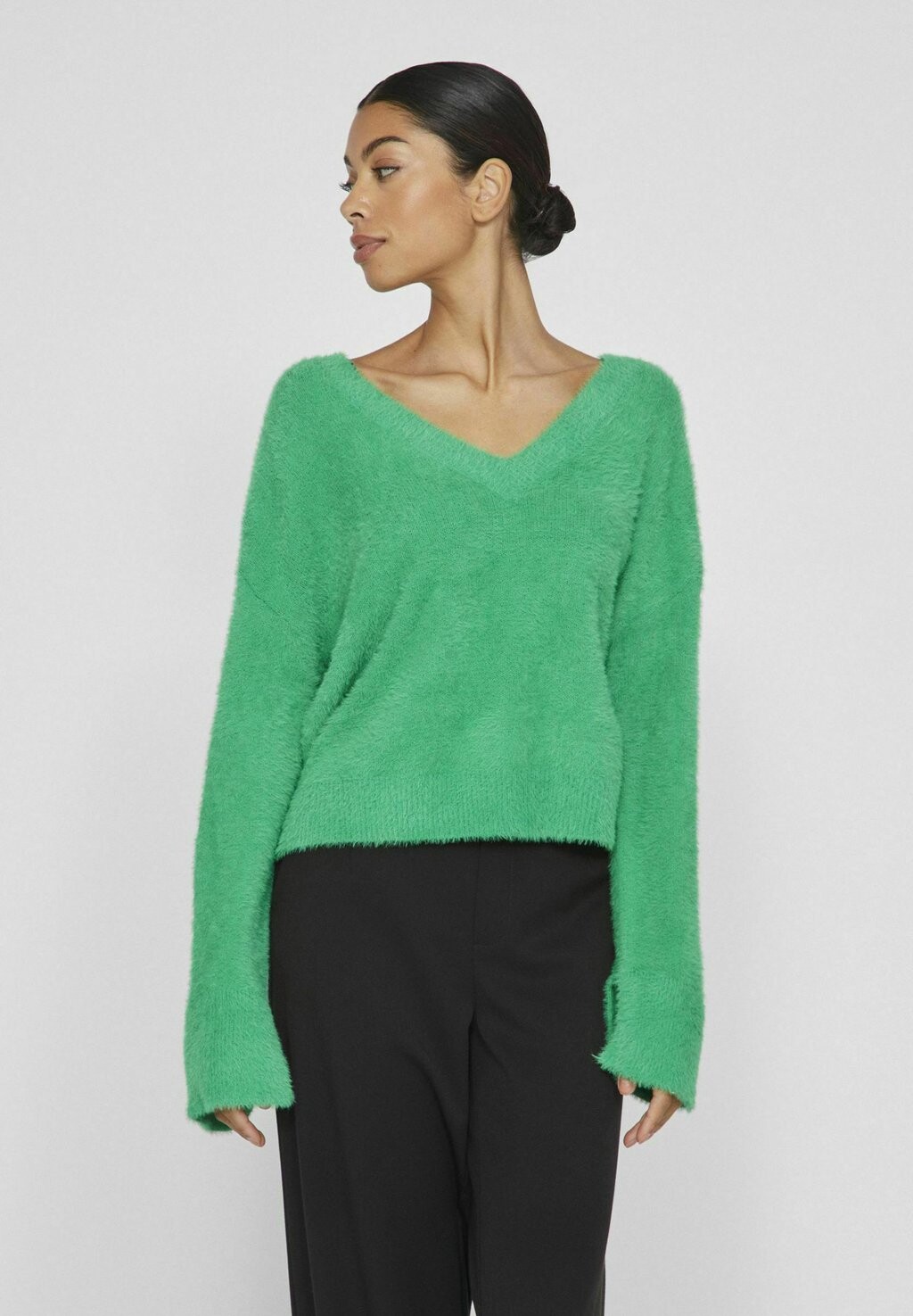 Свитшот VILA V AUSSCHNITT, цвет bright green