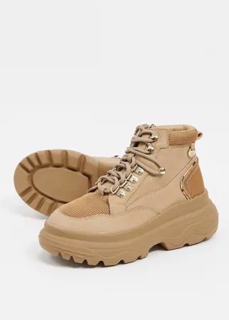 Бежевые походные ботинки из ткани под замшу на массивной подошве River Island-Neutral