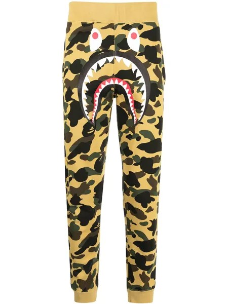 A BATHING APE® спортивные брюки Monster с камуфляжным принтом