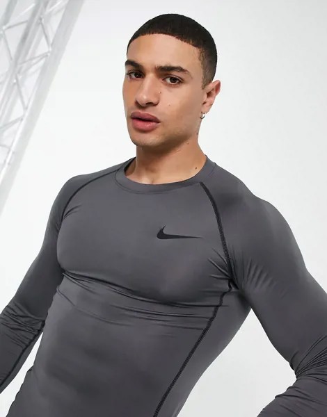 Серый лонгслив Nike Pro Training