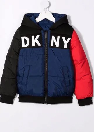 Dkny Kids пуховик в стиле колор-блок с логотипом