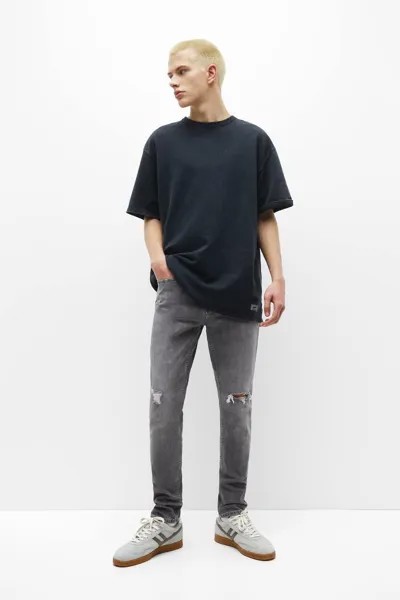 Базовые джинсы облегающего кроя с рваными деталями Pull&Bear, темно-серый