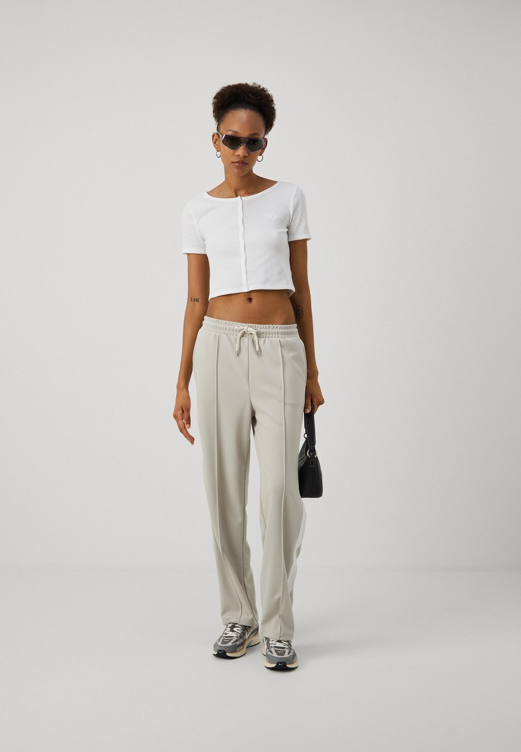 Футболка с принтом Cropped Crew GAP, белая