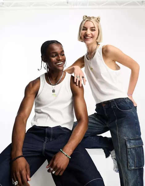 Белая приталенная майка унисекс с монограммой и логотипом Calvin Klein Jeans Pride