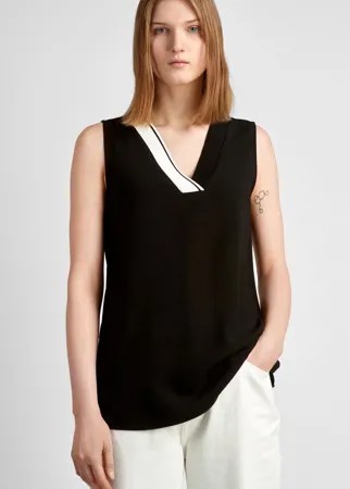Блузка черного цвета с трикотажной тесьмой по горловине VASSA&Co