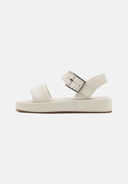 Босоножки на платформе Alda Strap Clarks, цвет off white