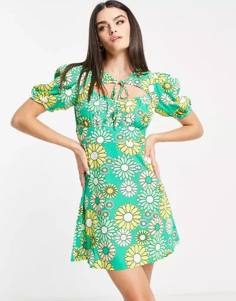 Зеленое мини-платье Vero Moda с завязками на вырезе, вырезом в форме сердца и цветочным принтом в стиле ретро
