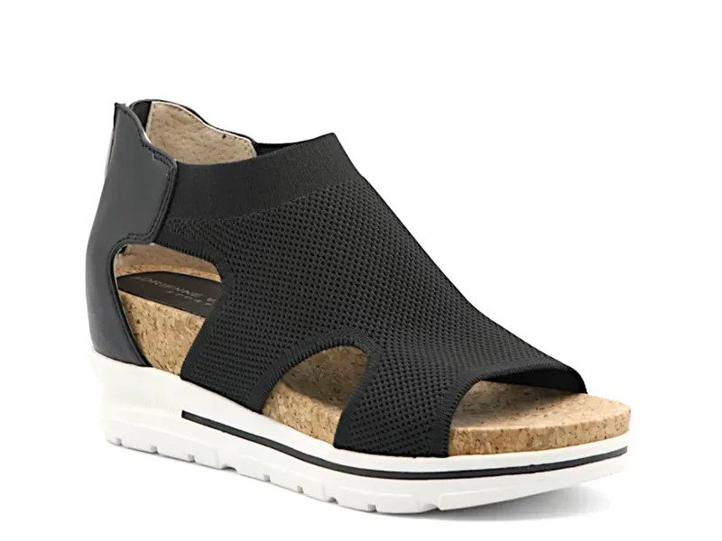 Сандалии Charla Wedge Sandal Adrienne Vittadini, черный