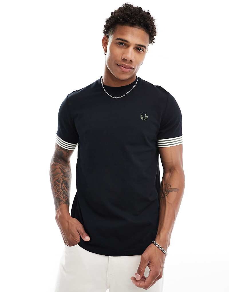 Черная футболка Fred Perry с контрастными манжетами