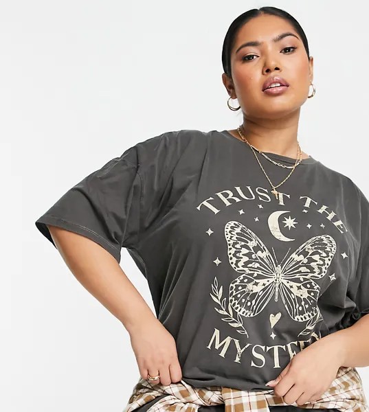 Oversized-футболка темно-серого цвета с принтом с бабочкой ASOS DESIGN Curve-Серый