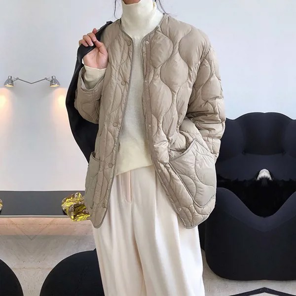 Женский теплый стеганый пуховик, Легкая однотонная стеганая куртка на белом утином пуху с круглым вырезом, зима 2021