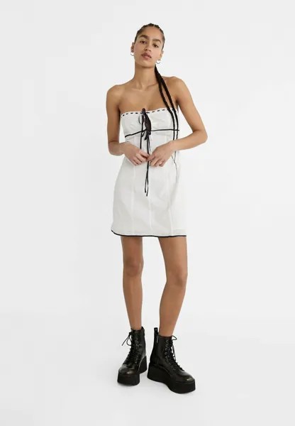Платье-рубашка Short Embroidered Off-The-Shoulder Stradivarius, белое