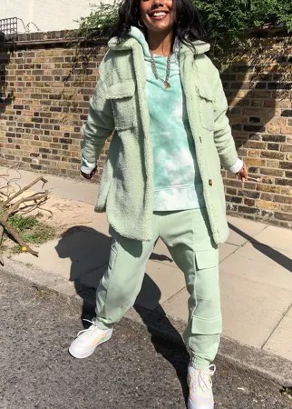 Шалфейно-зеленая удлиненная куртка из искусственного меха Missguided-Зеленый