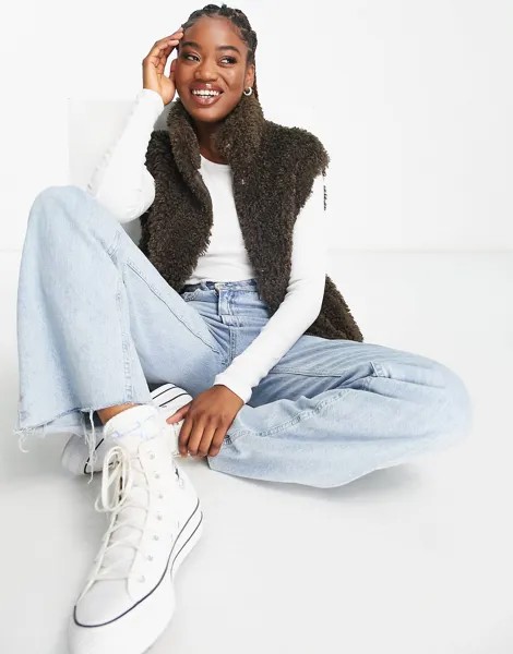 Коричневый жилет ASOS DESIGN