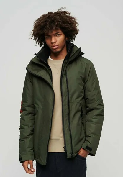 Ветровка Superdry ЯХТЕРА, цвет dark moss green