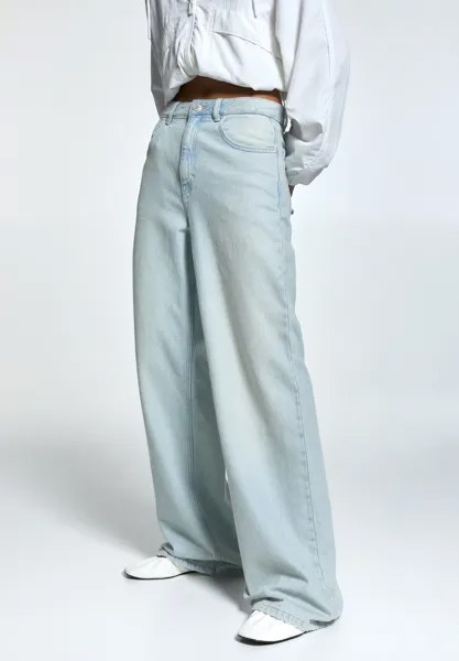 Расклешенные джинсы MID-RISE WIDE PULL&BEAR, цвет light blue denim