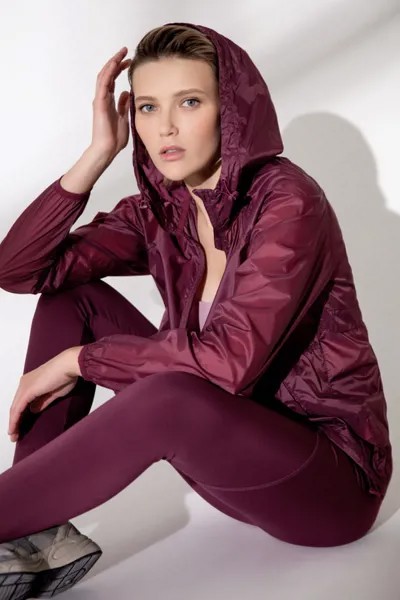 Спортивная ветровка женская ZARINA 1224433133 бордовая 42 RU