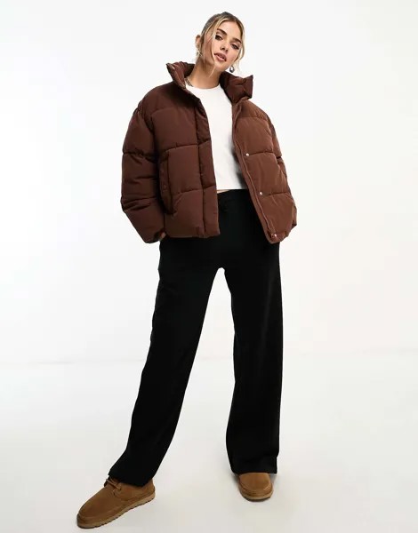 Утепленная куртка-пуховик Pull&Bear шоколадно-коричневого цвета